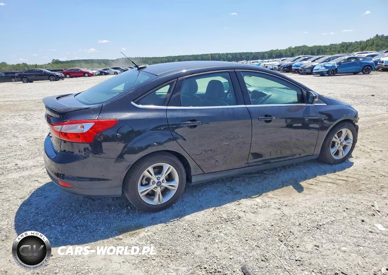 2012 Ford Focus Titanium VIN:1FAHP3J29CL420736 - 3