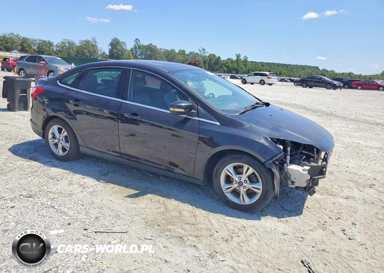 2012 Ford Focus Titanium VIN:1FAHP3J29CL420736 - 4