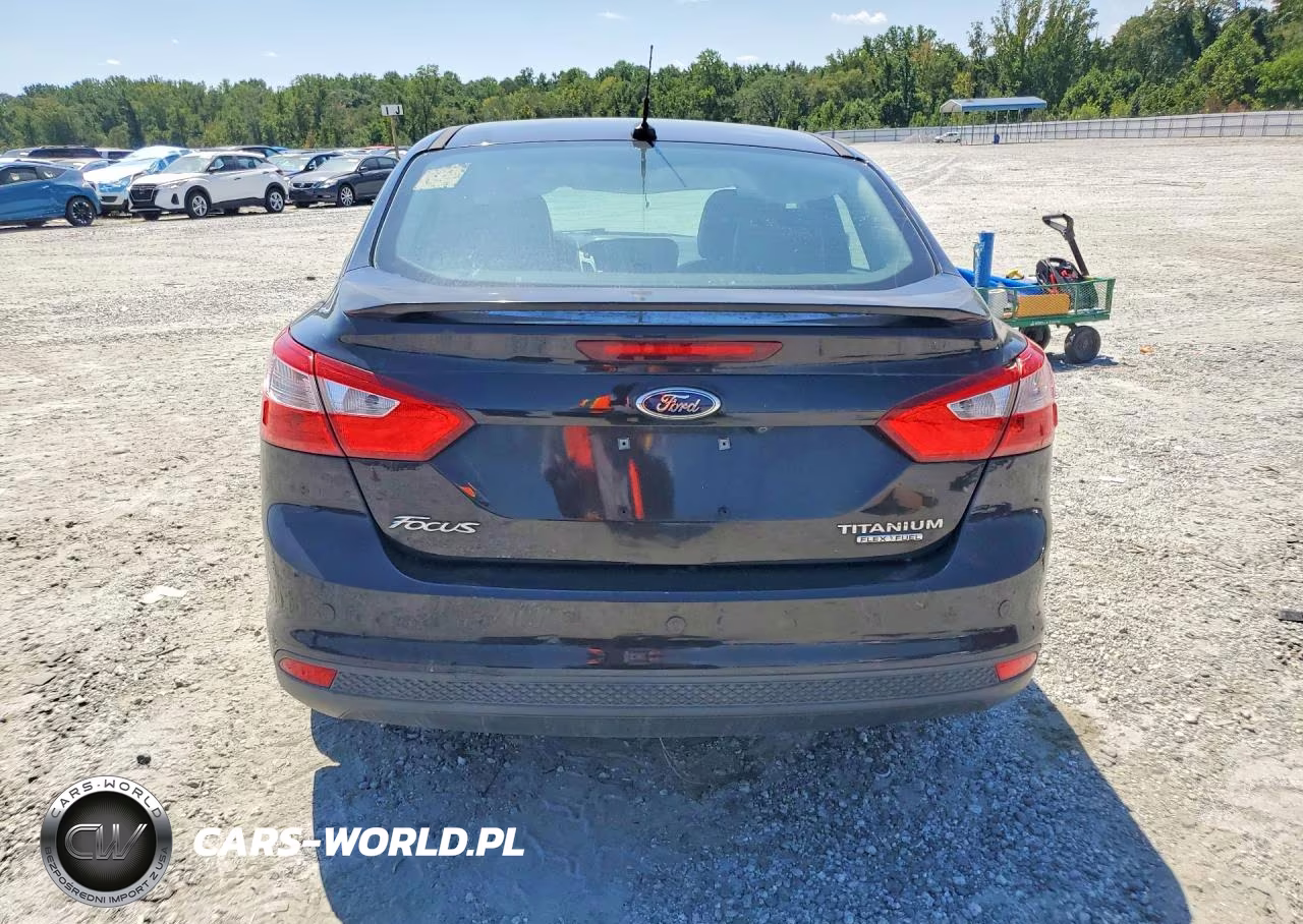 2012 Ford Focus Titanium VIN:1FAHP3J29CL420736 - 6