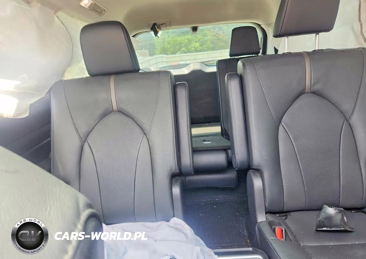 2025 Toyota Grand Highlander Platinum VIN:5TDAAAB51SS071790 - 10