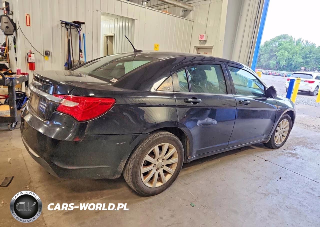 2014 Chrysler 200 Touring VIN:1C3CCBBB6EN186589 - 3
