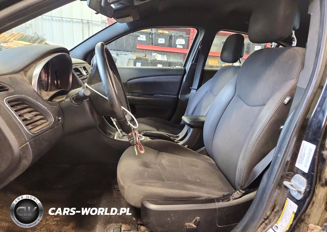 2014 Chrysler 200 Touring VIN:1C3CCBBB6EN186589 - 7