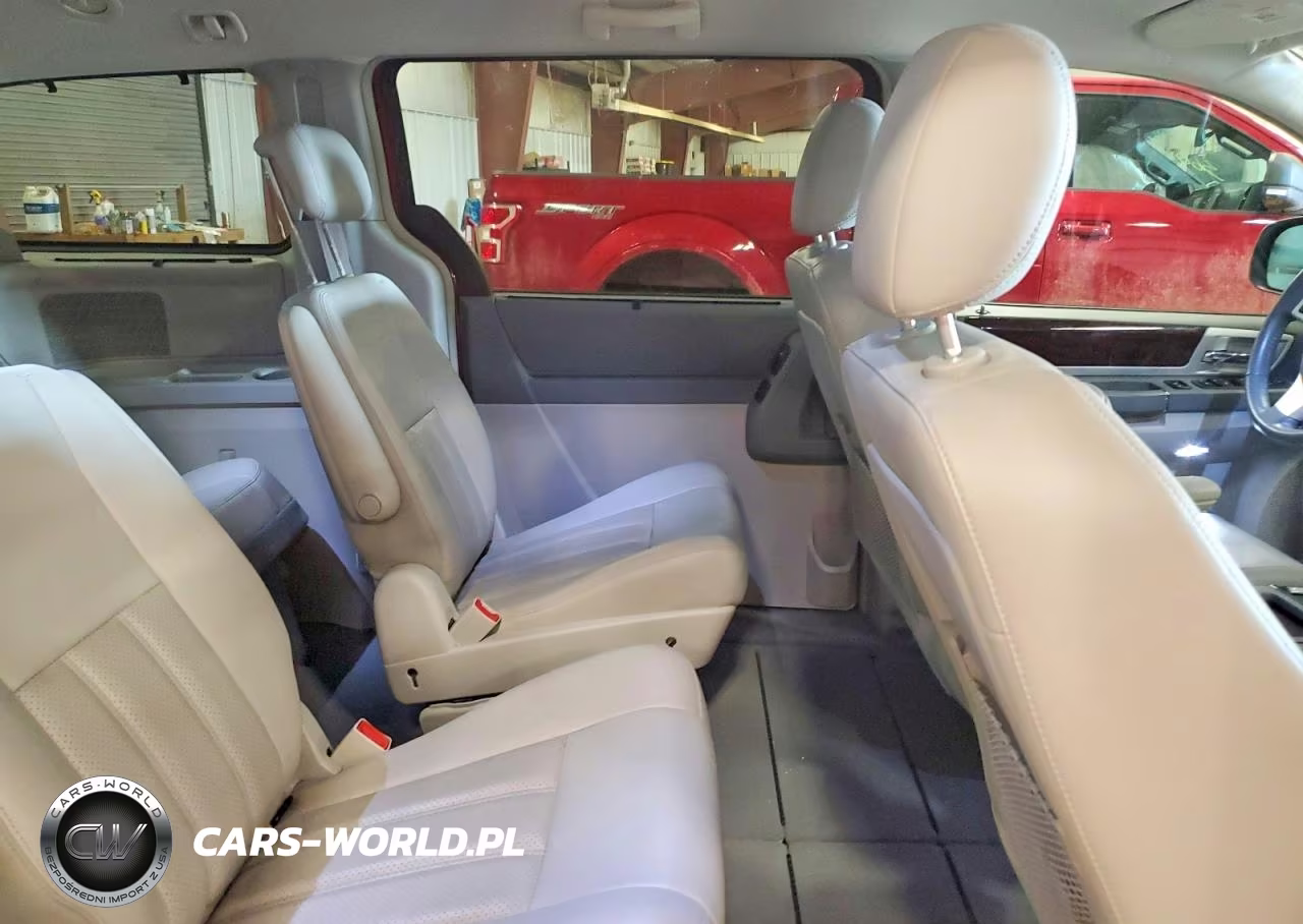 2009 Chrysler Town & Country Touring VIN:2A8HR54169R635681 - 10