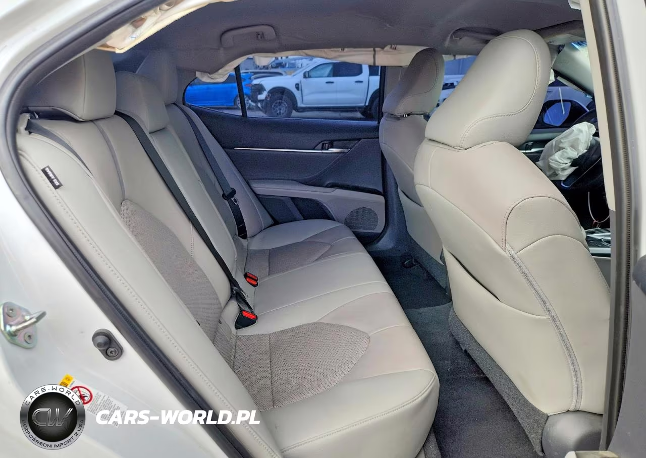 2018 Toyota Camry Xse VIN:4T1B61HK8JU148857 - 10