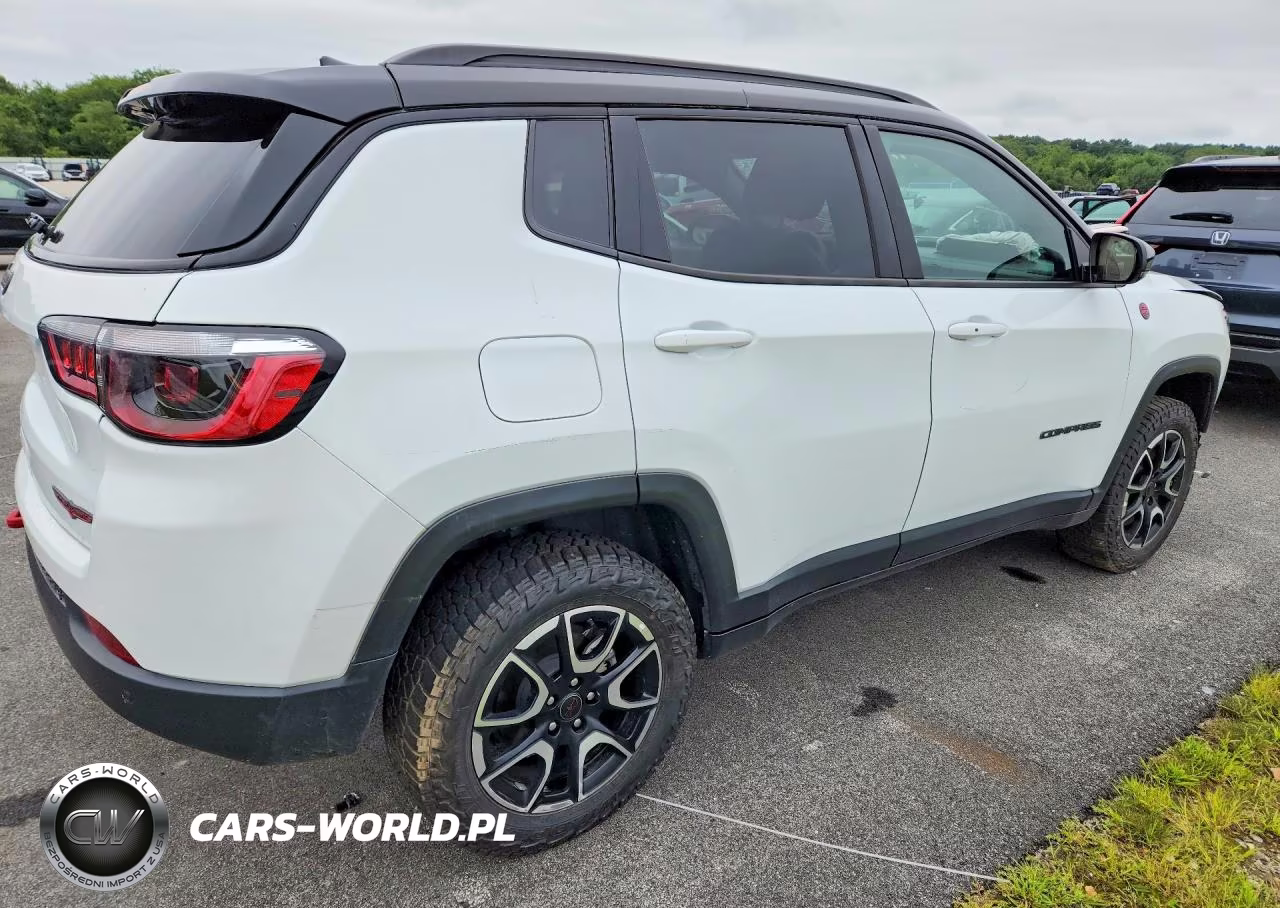 2025 Jeep Compass Trailhawk VIN:3C4NJDDN0ST584017 - 3