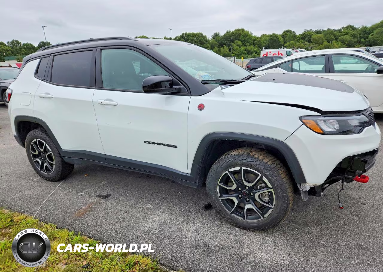 2025 Jeep Compass Trailhawk VIN:3C4NJDDN0ST584017 - 4