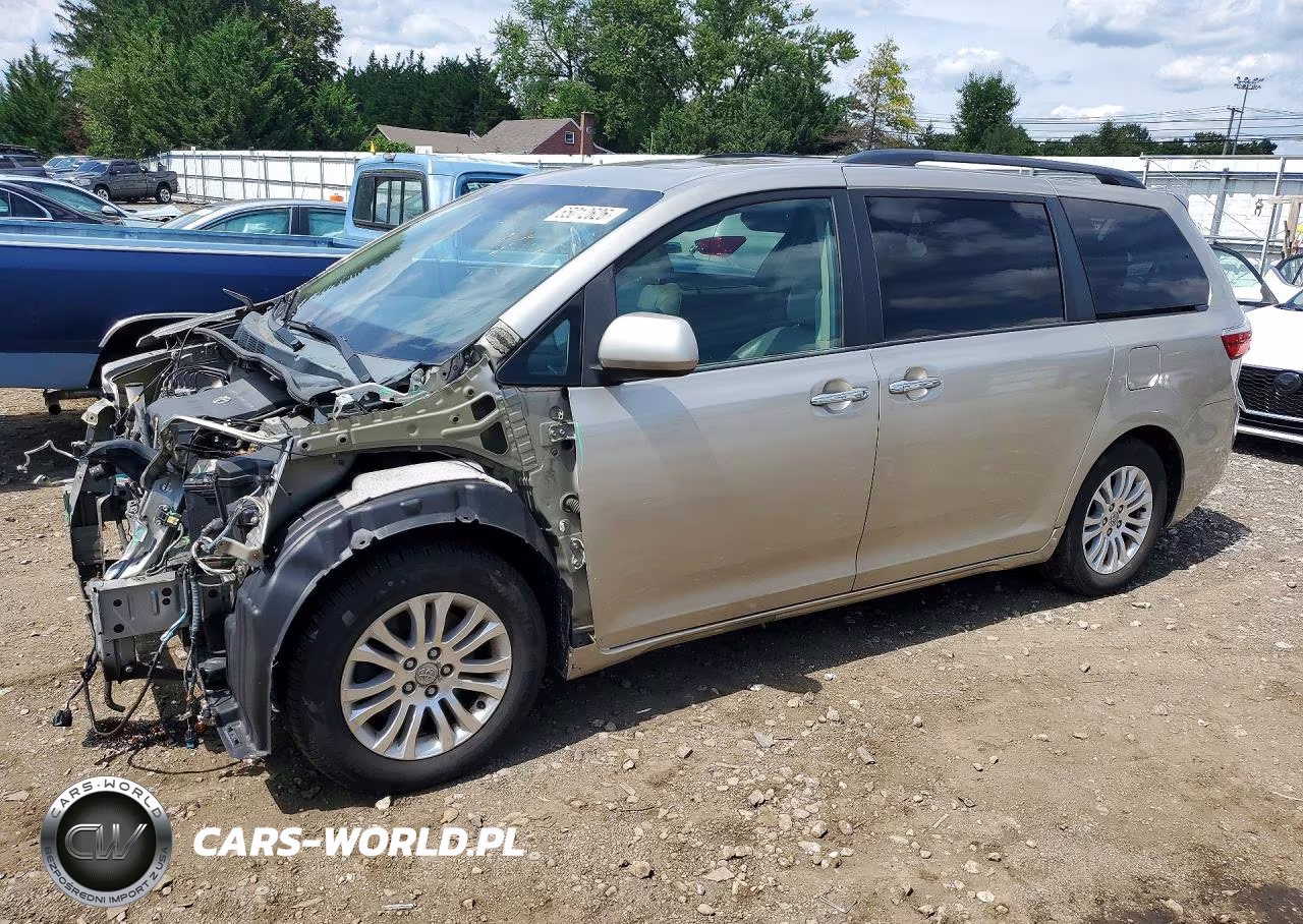 2015 Toyota Sienna Xle 8-Passenger – zdjęcie 1 z 13