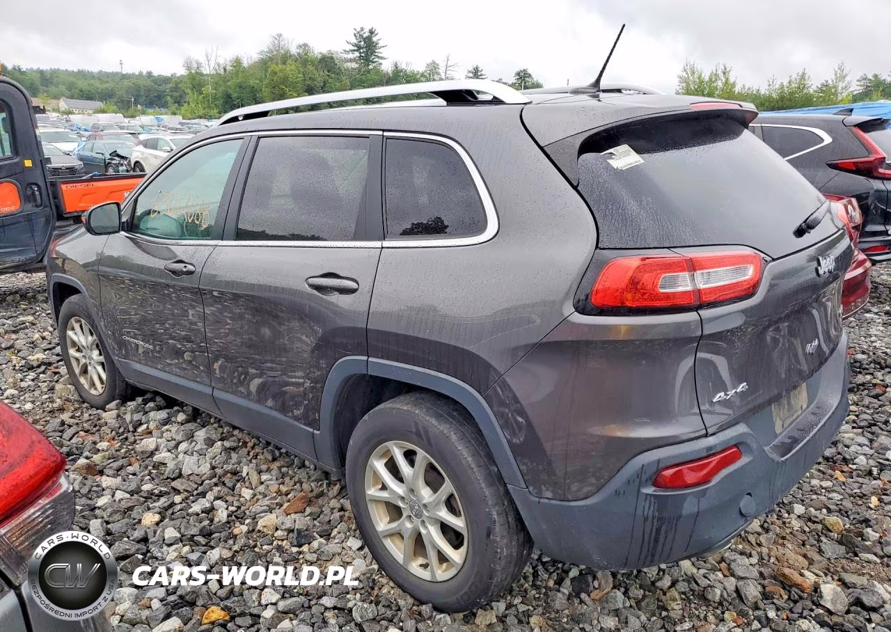 2015 Jeep Cherokee Latitude VIN:1C4PJMCB0FW557481 - 2