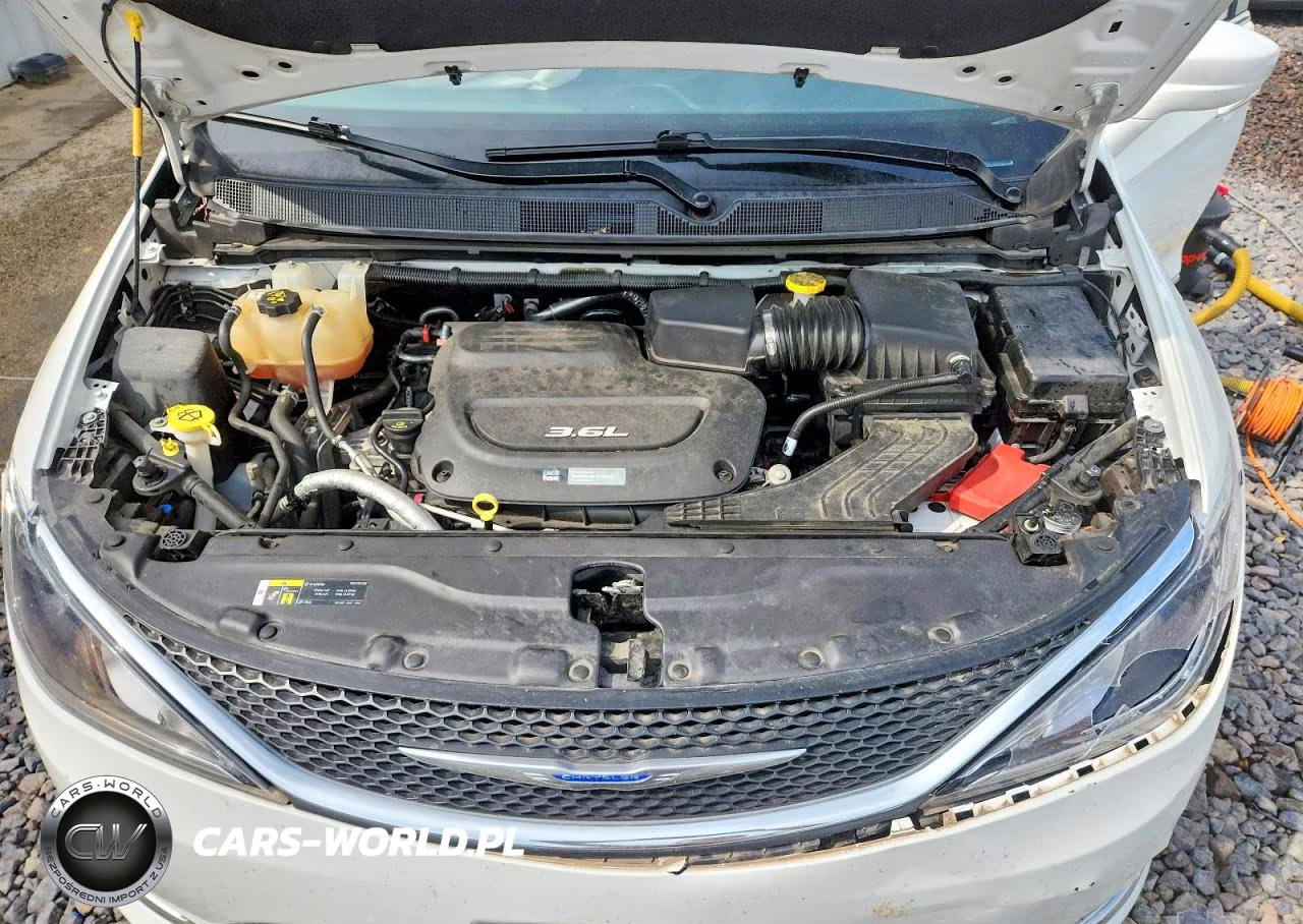 2018 Chrysler Pacifica Touring L VIN:2C4RC1BG8JR321077 - 12