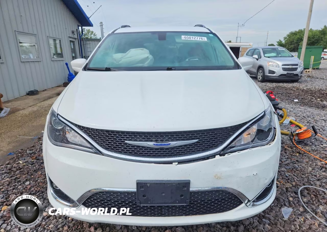 2018 Chrysler Pacifica Touring L VIN:2C4RC1BG8JR321077 - 5