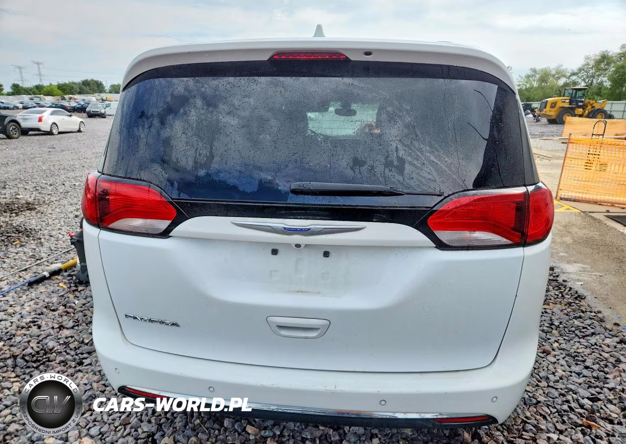 2018 Chrysler Pacifica Touring L VIN:2C4RC1BG8JR321077 - 6