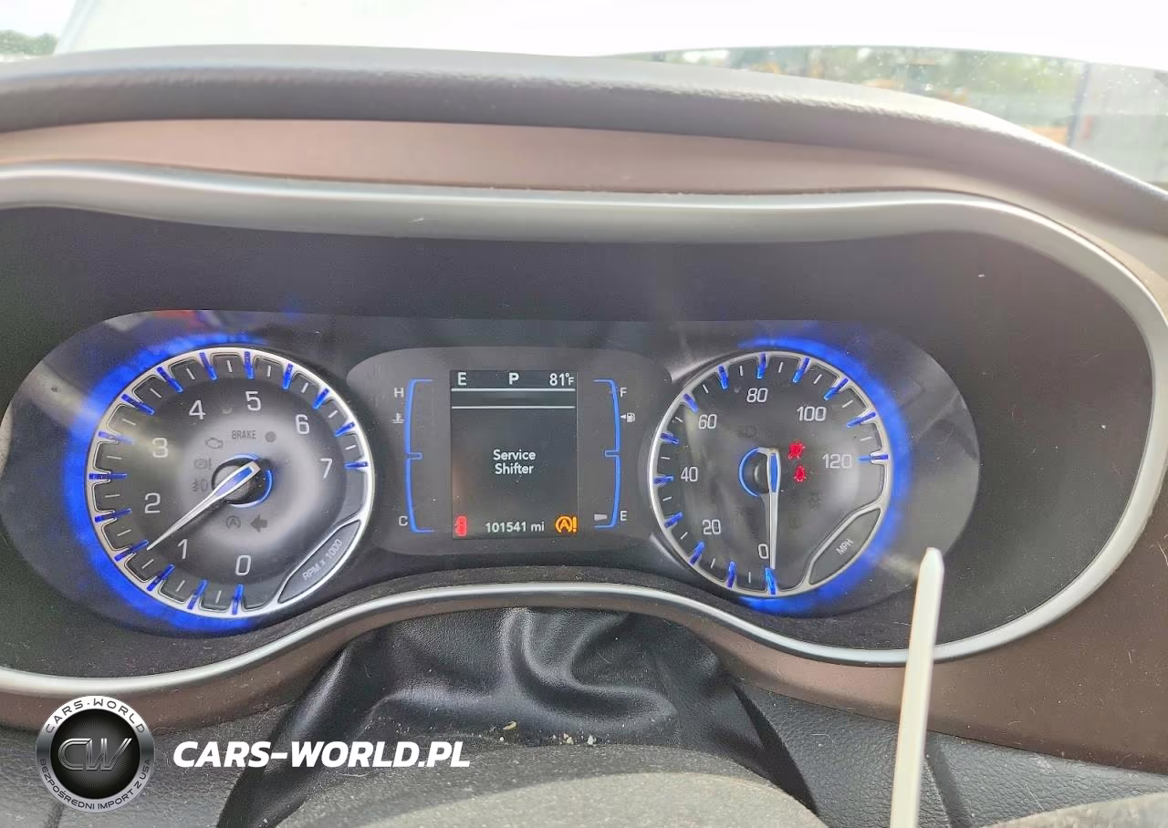 2018 Chrysler Pacifica Touring L VIN:2C4RC1BG8JR321077 - 9