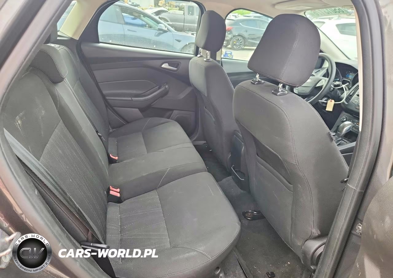 2016 Ford Focus Se VIN:1FADP3K27GL215791 - 10