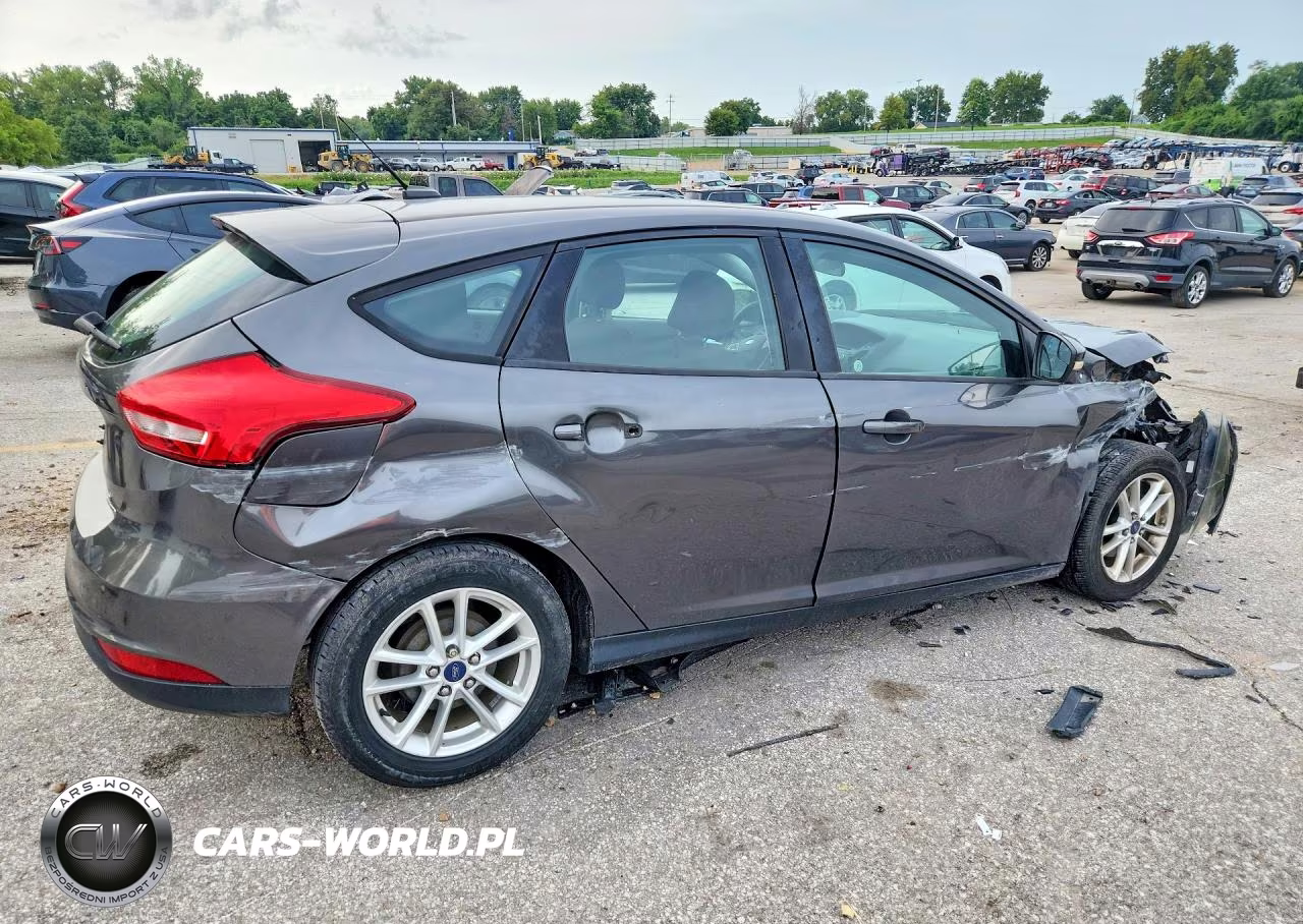 2016 Ford Focus Se VIN:1FADP3K27GL215791 - 3