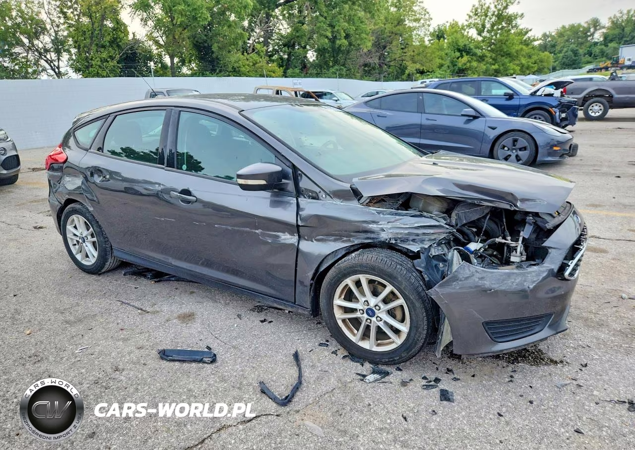 2016 Ford Focus Se VIN:1FADP3K27GL215791 - 4