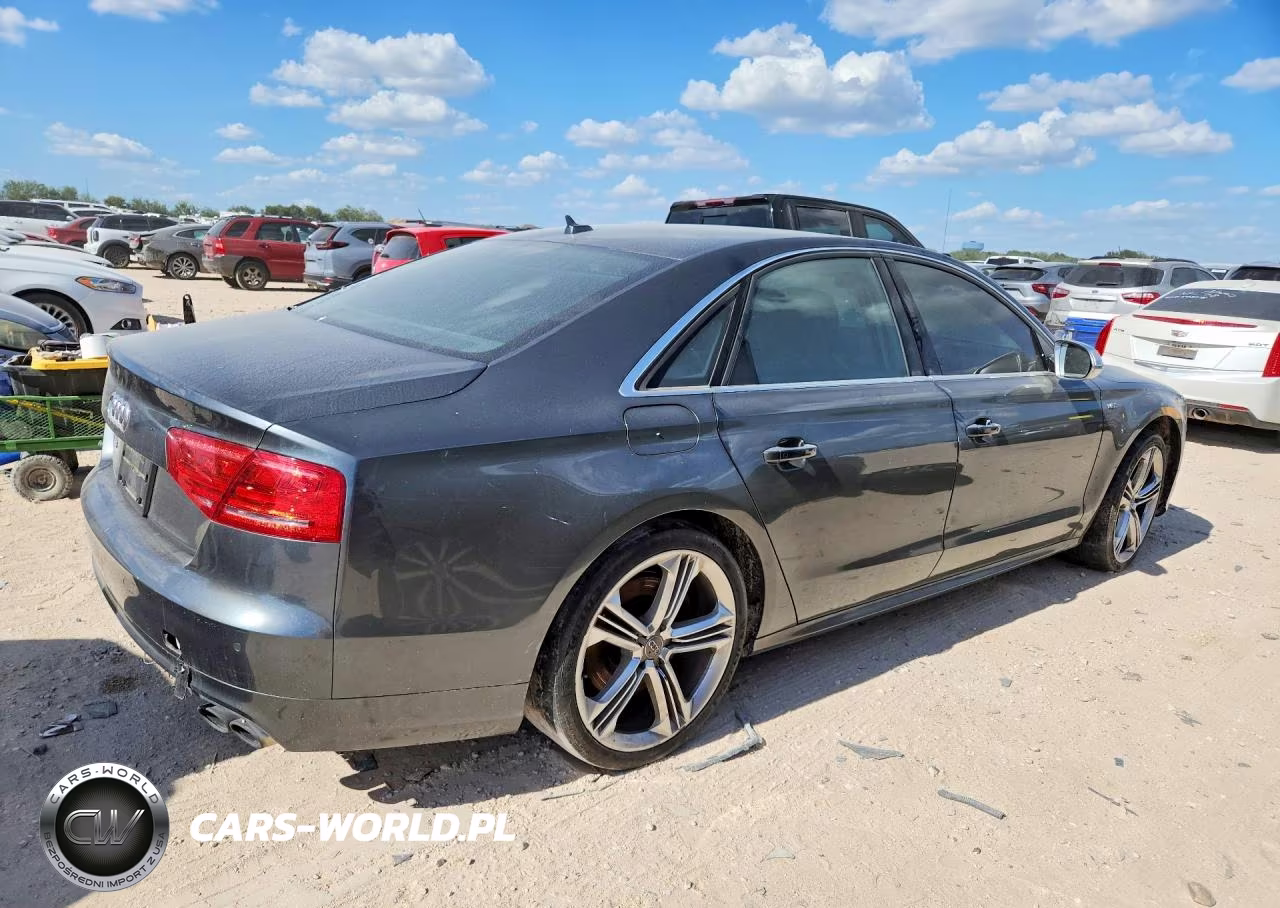 2014 Audi S8 Quattro VIN:WAUD2AFD2EN005686 - 3