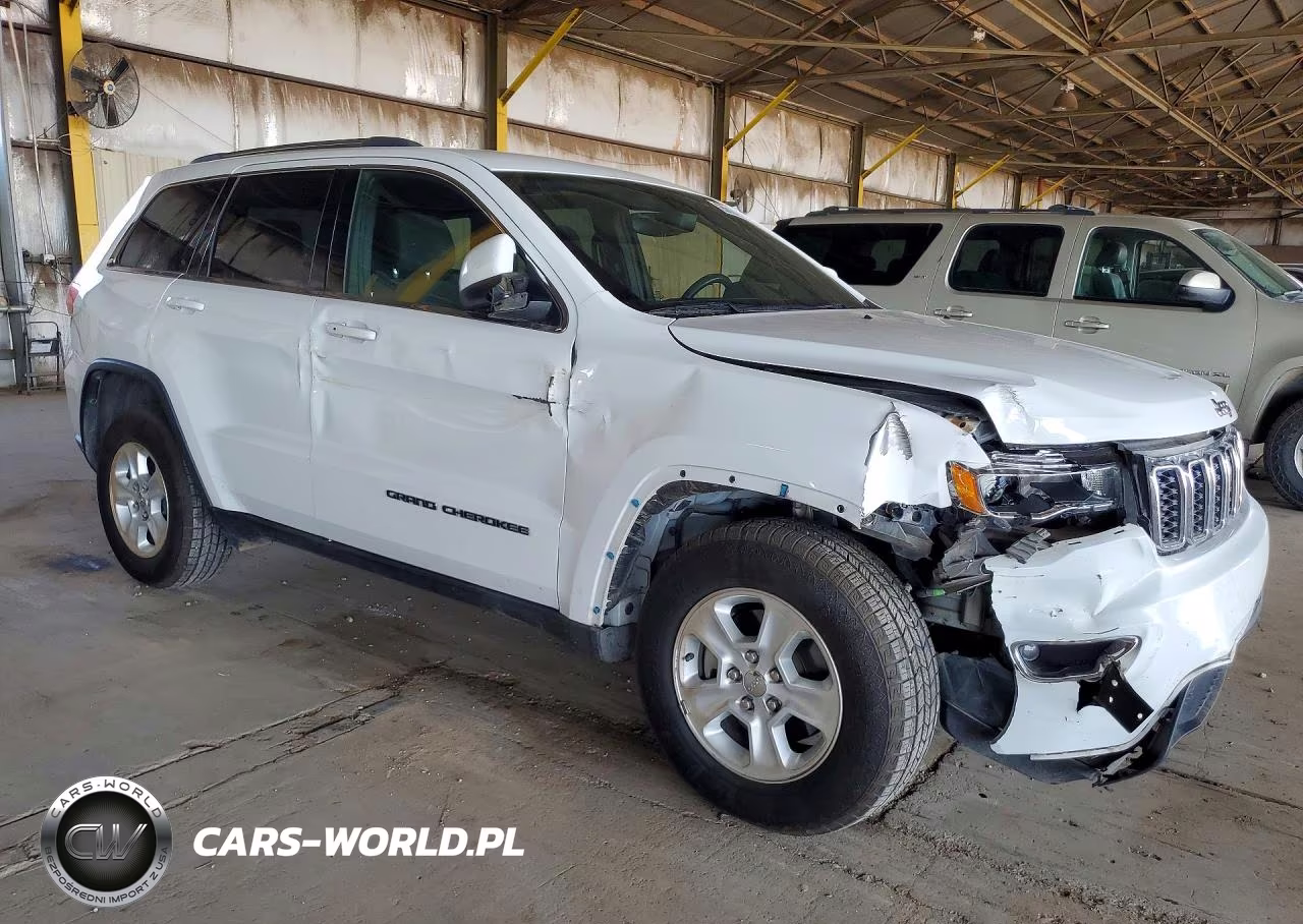 2017 Jeep Grand Cherokee Laredo VIN:1C4RJEAG0HC789001 - 4