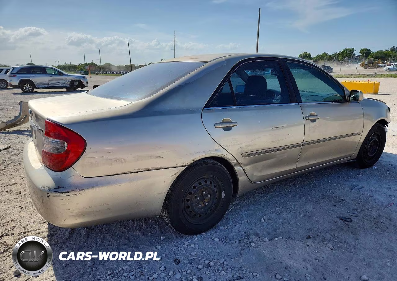 2004 Toyota Camry Xle VIN:4T1BE32KX4U260670 - 3