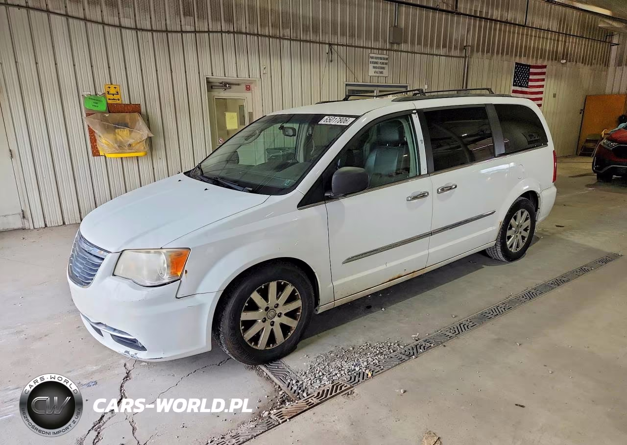 2014 Chrysler Town & Country Touring – zdjęcie 1 z 13