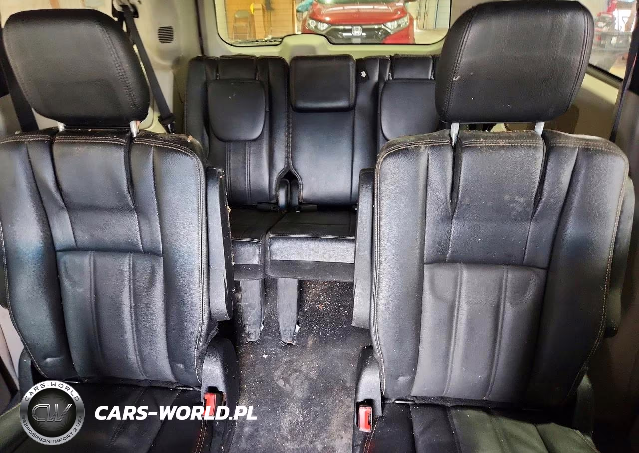 2014 Chrysler Town & Country Touring VIN:2C4RC1BG1ER444290 - 10