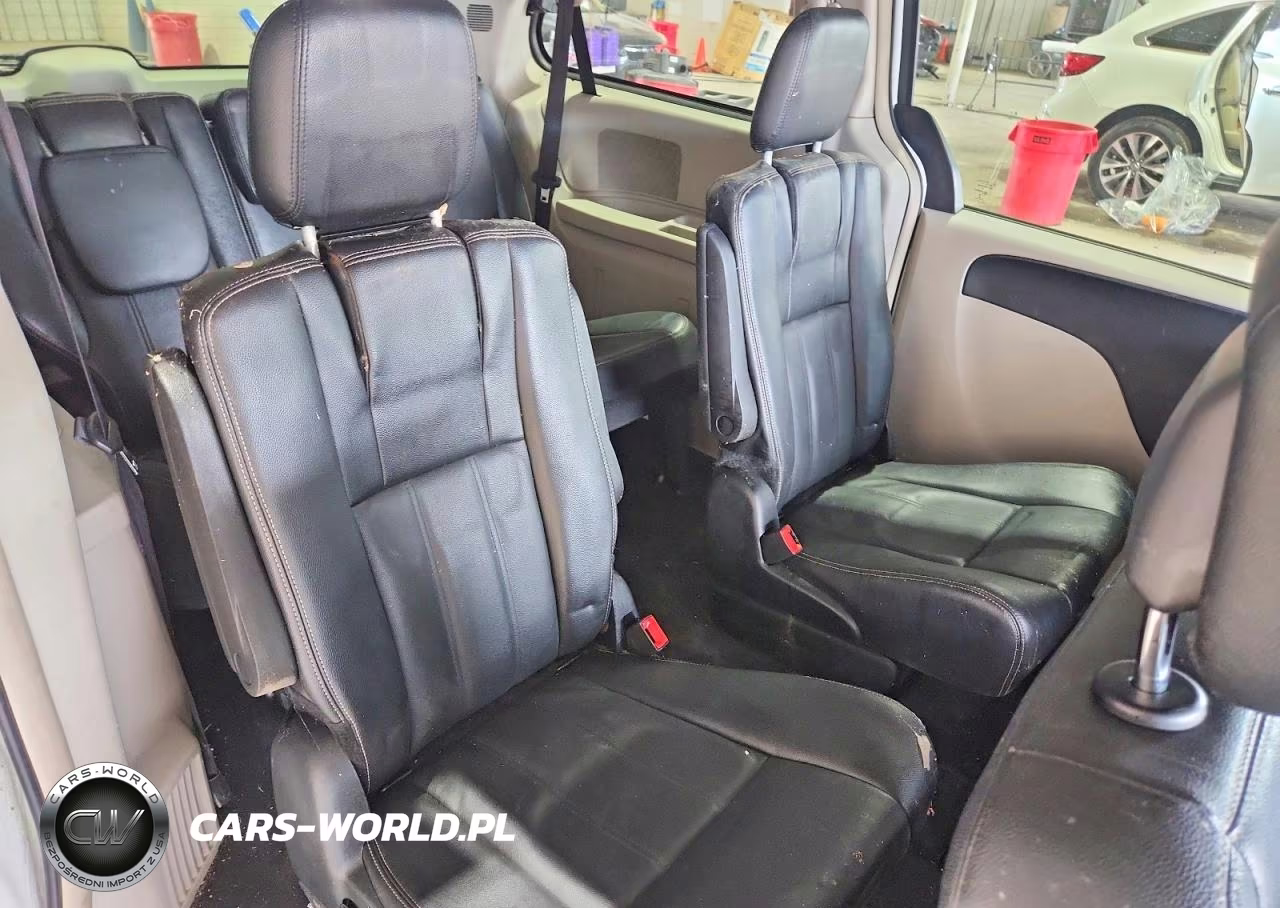 2014 Chrysler Town & Country Touring VIN:2C4RC1BG1ER444290 - 11