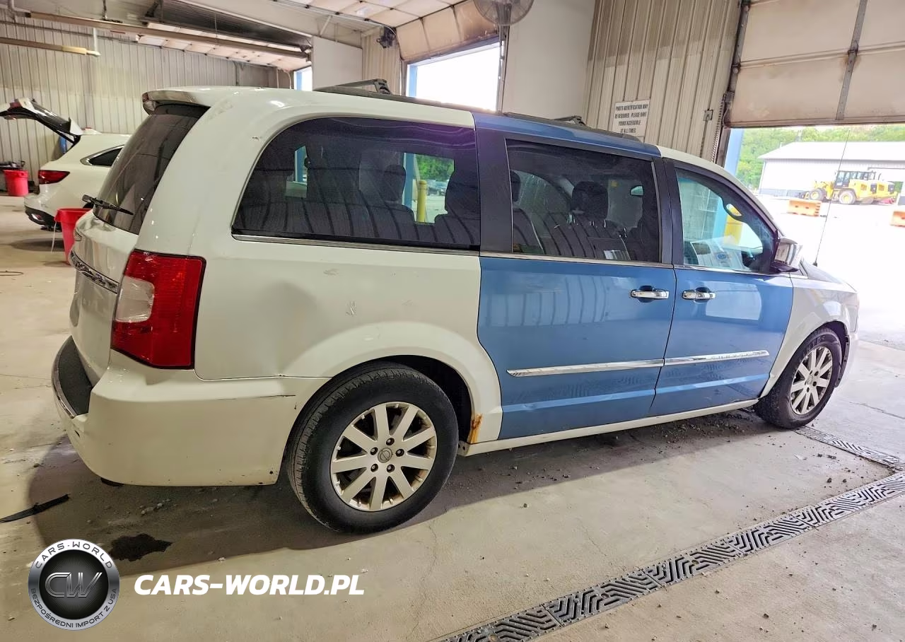 2014 Chrysler Town & Country Touring VIN:2C4RC1BG1ER444290 - 3