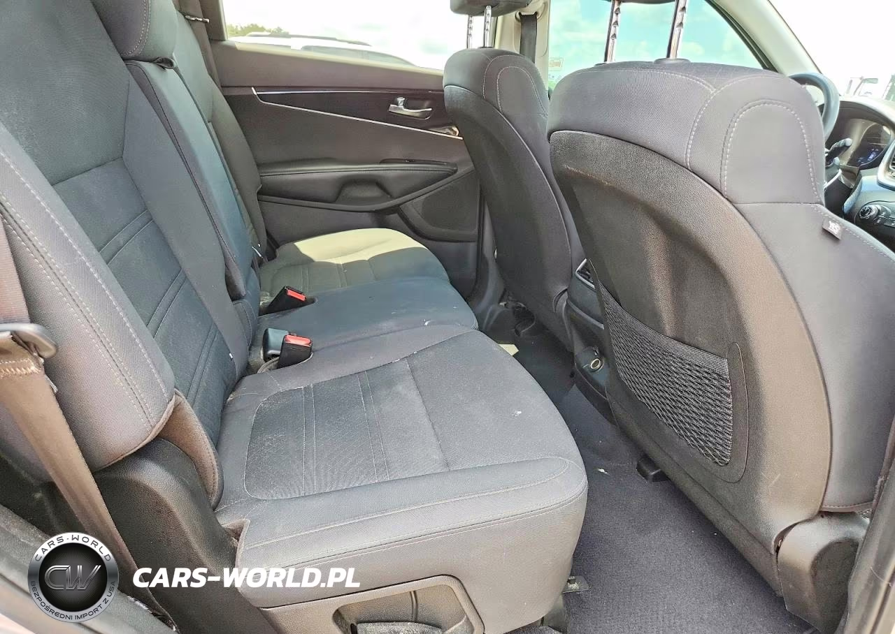 2019 Kia Sorento L VIN:5XYPG4A30KG594306 - 11