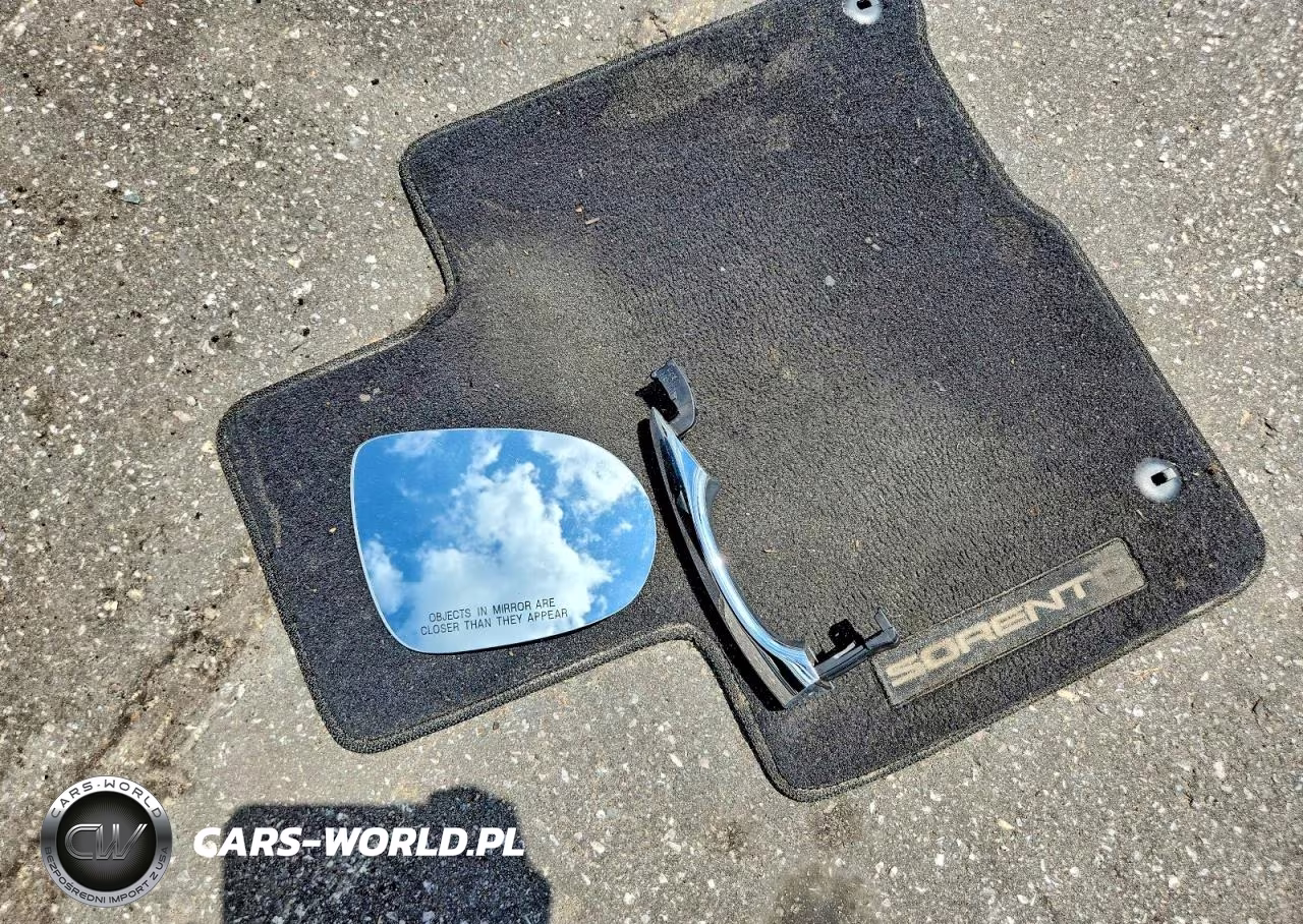 2019 Kia Sorento L VIN:5XYPG4A30KG594306 - 13