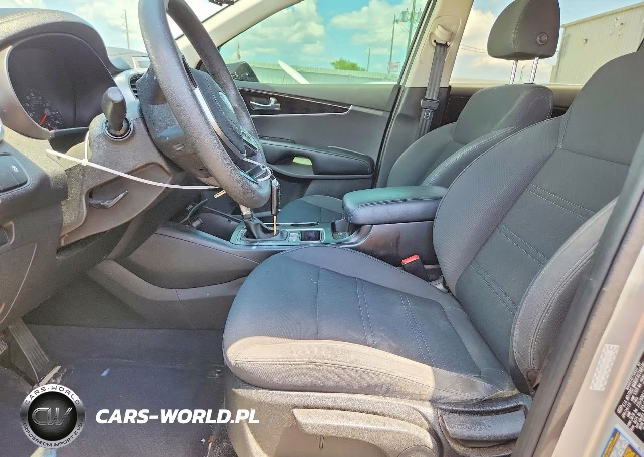 2019 Kia Sorento L VIN:5XYPG4A30KG594306 - 7