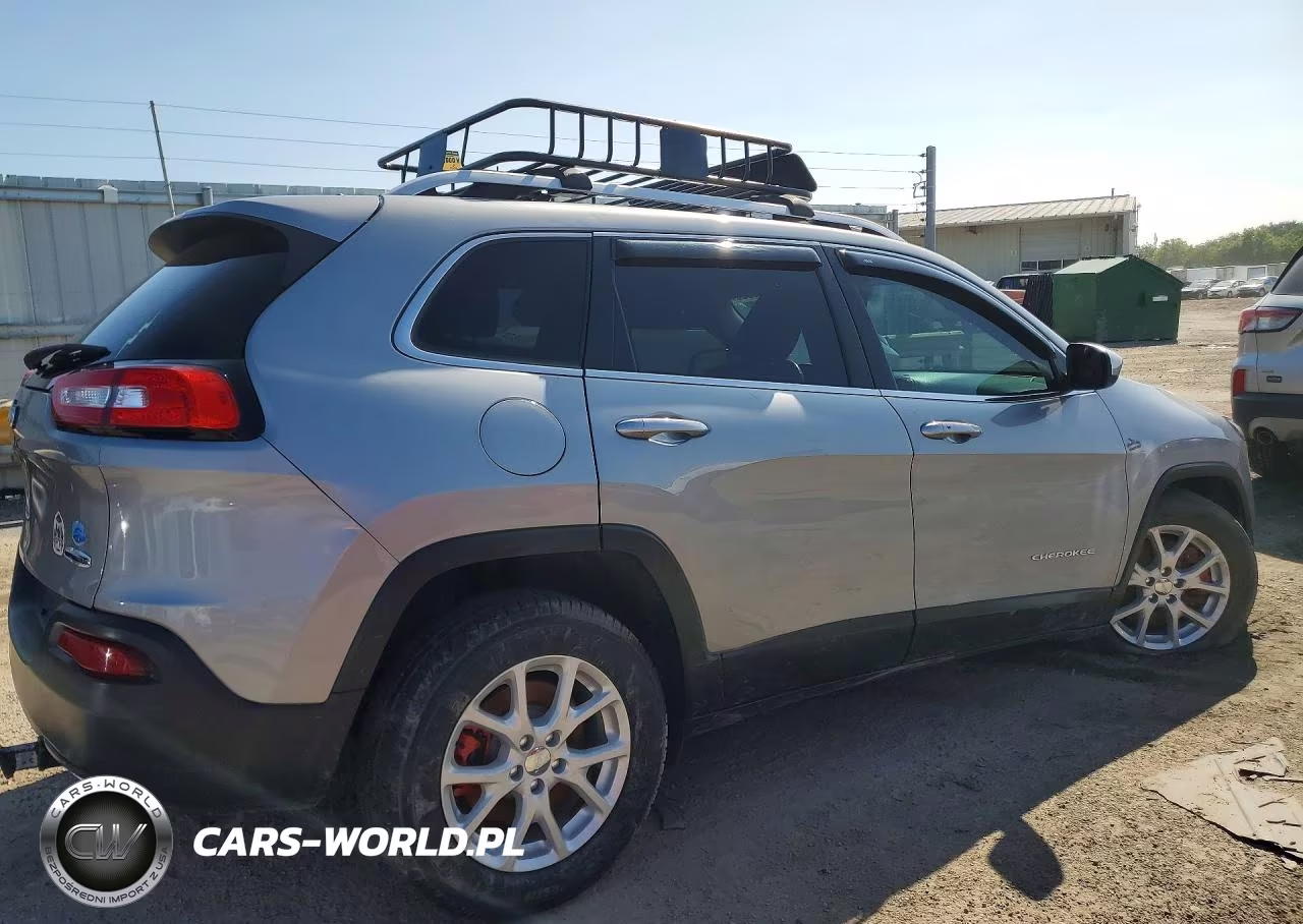 2015 Jeep Cherokee Latitude VIN:1C4PJMCSXFW735154 - 3