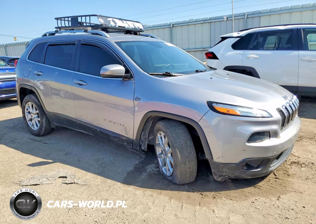 2015 Jeep Cherokee Latitude VIN:1C4PJMCSXFW735154 - 4