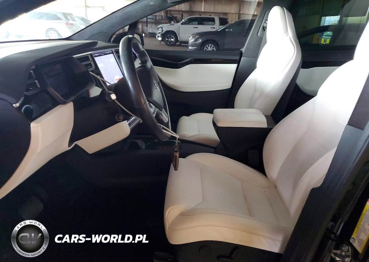 2017 Tesla Model X VIN:5YJXCBE2XHF070503 - 7