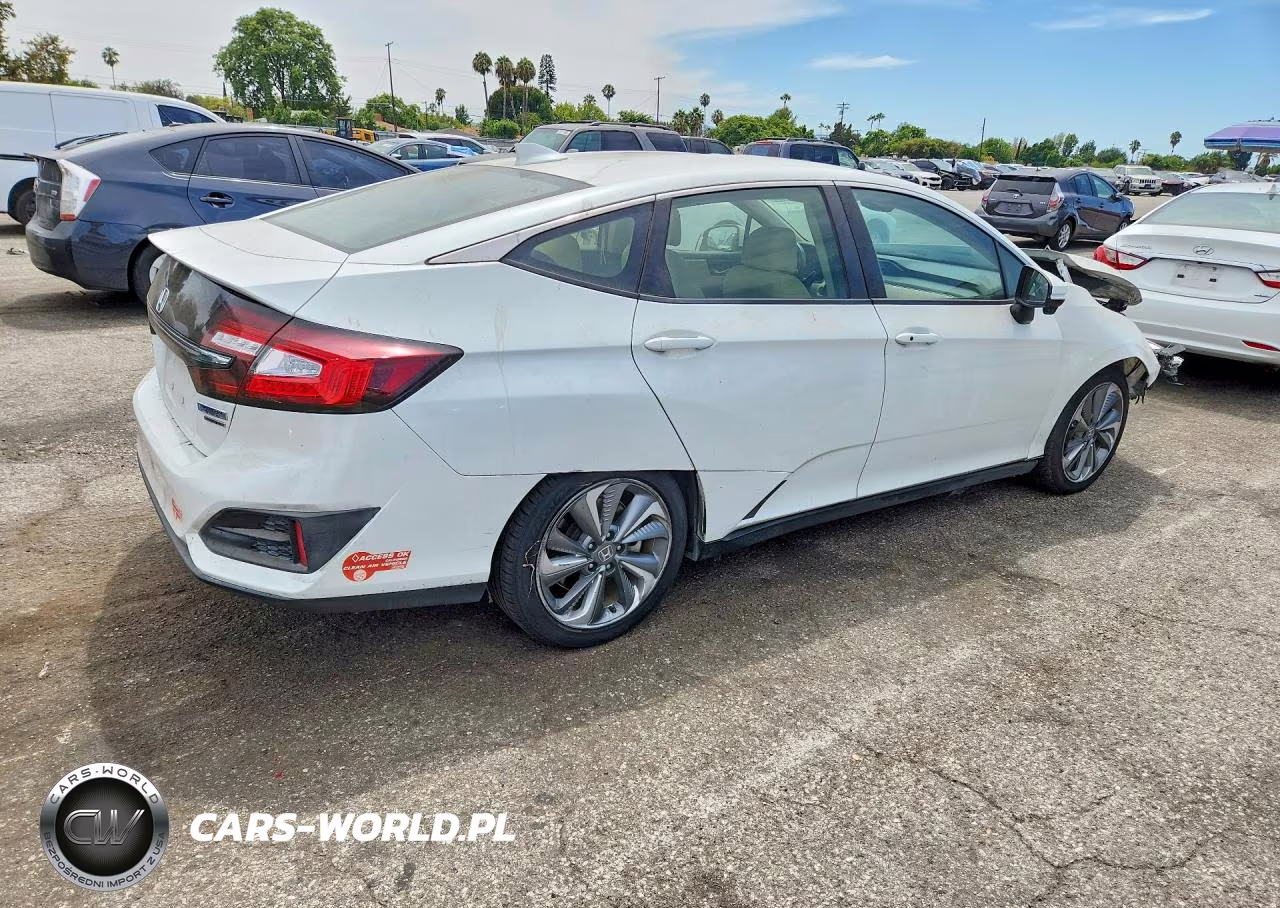 2018 Honda Clarity Touring VIN:JHMZC5F31JC005574 - 3