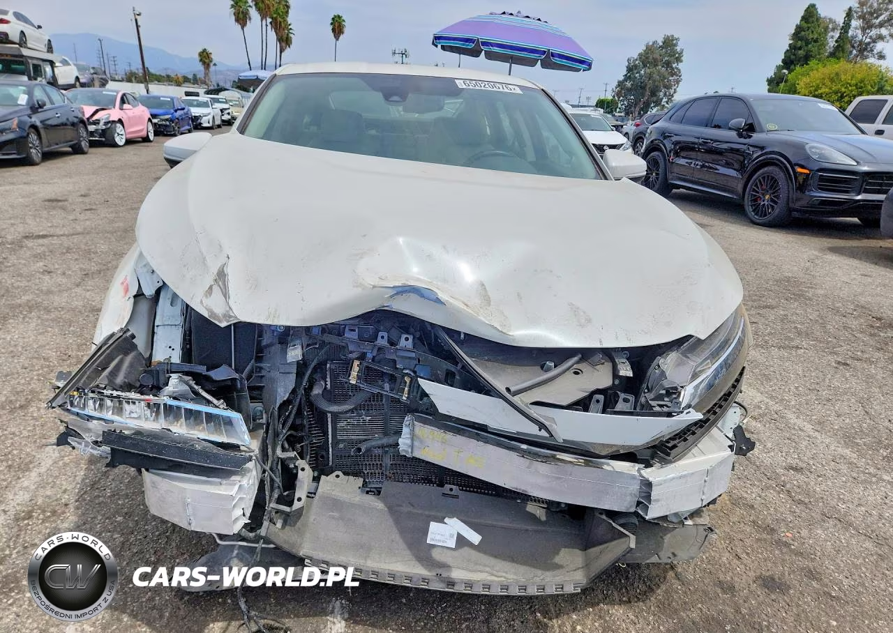 2018 Honda Clarity Touring VIN:JHMZC5F31JC005574 - 5