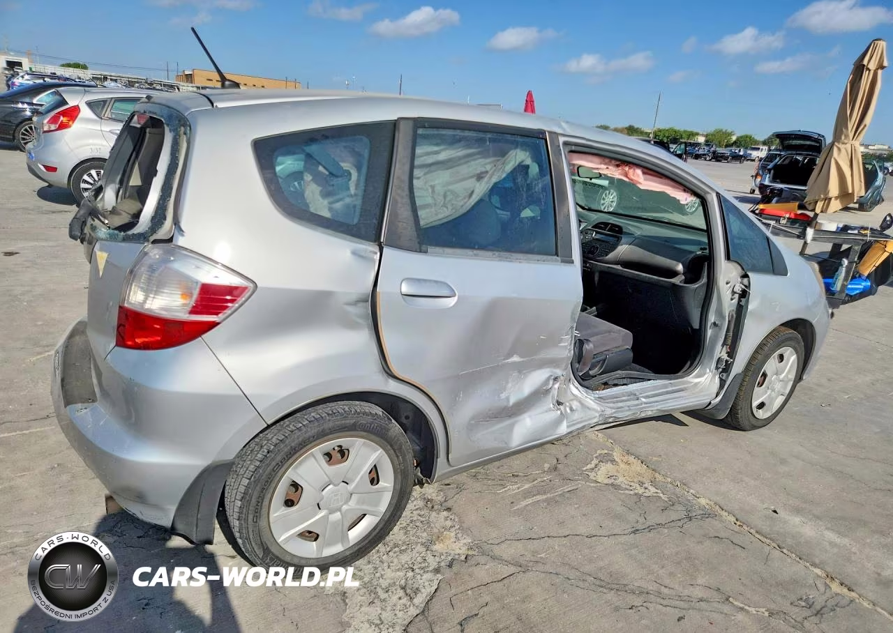 2012 Honda Fit VIN:JHMGE8H3XCC040813 - 3