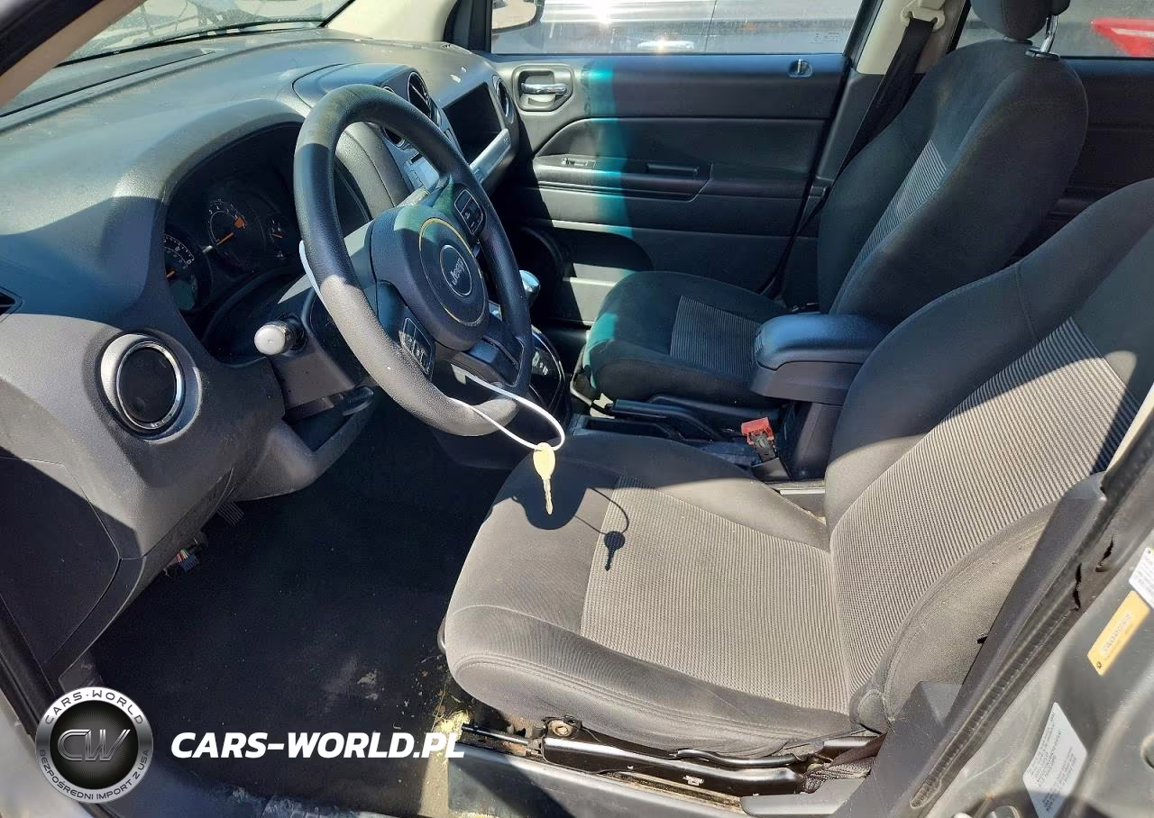 2015 Jeep Compass Sport VIN:1C4NJCBA0FD219178 - 7