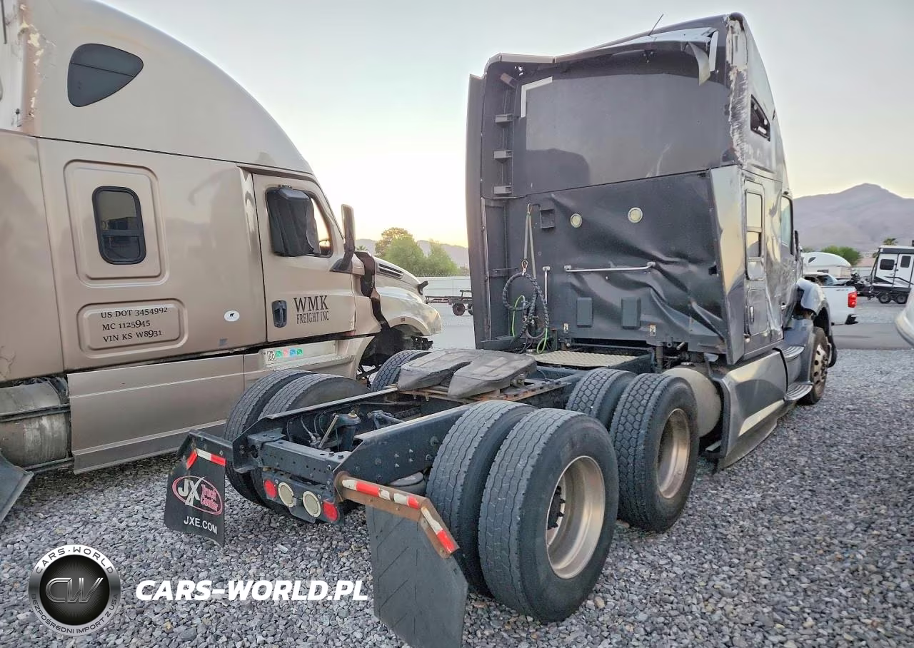 2018 Kenworth T680 Semi Truck VIN:1XKYD49X6JJ190014 - 3