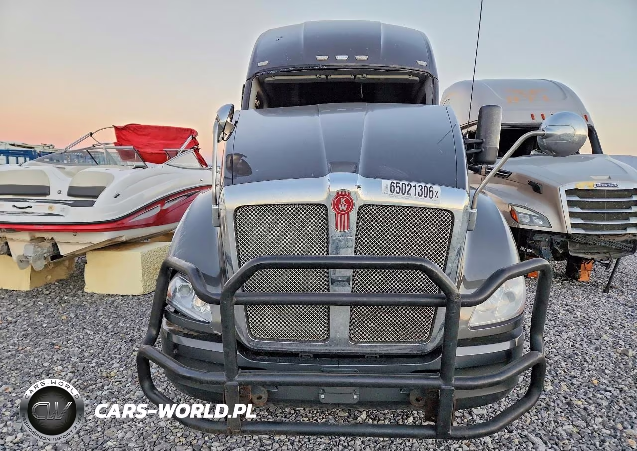 2018 Kenworth T680 Semi Truck VIN:1XKYD49X6JJ190014 - 5