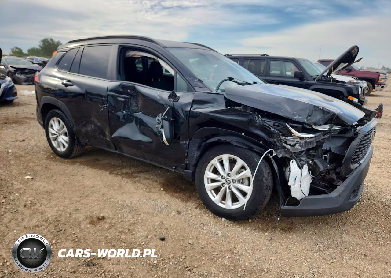 2022 Toyota Corolla Cross Le VIN:7MUCAABG9NV024673 - 4