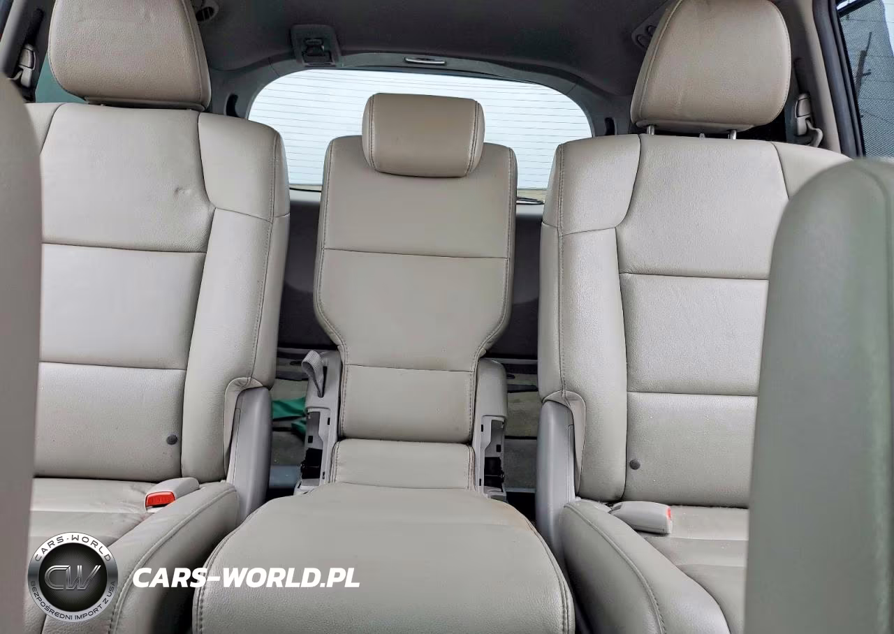2015 Honda Odyssey Touring VIN:5FNRL5H97FB026961 - 10