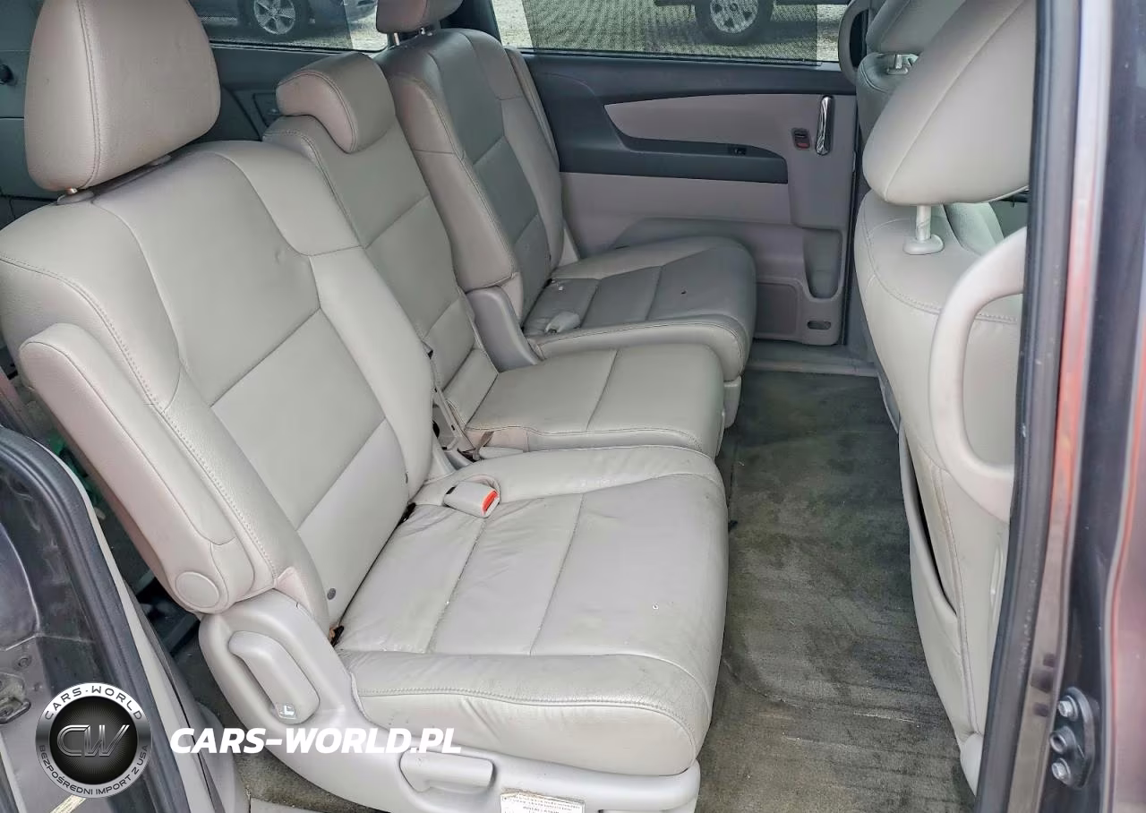 2015 Honda Odyssey Touring VIN:5FNRL5H97FB026961 - 11