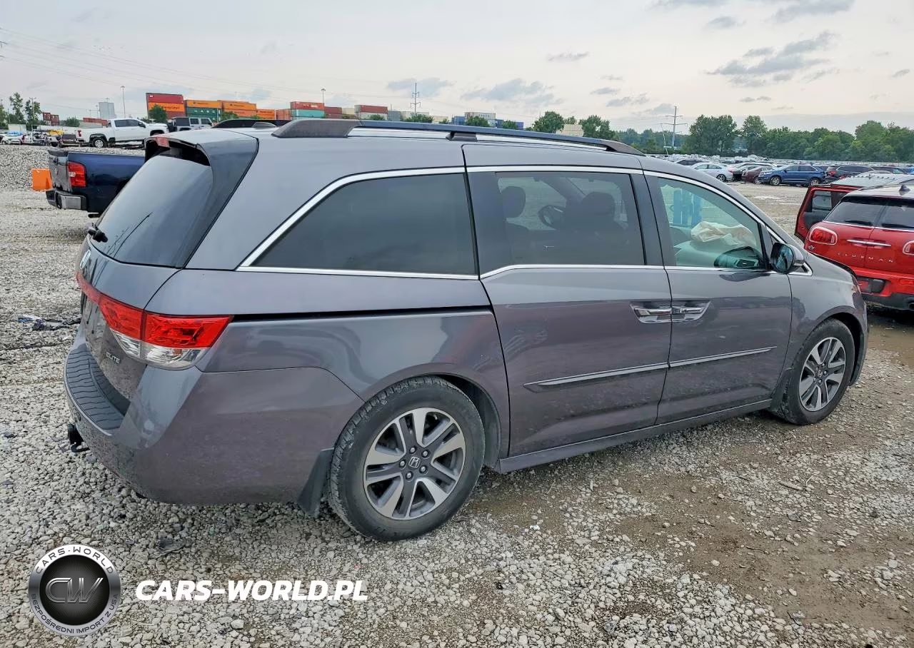 2015 Honda Odyssey Touring VIN:5FNRL5H97FB026961 - 3