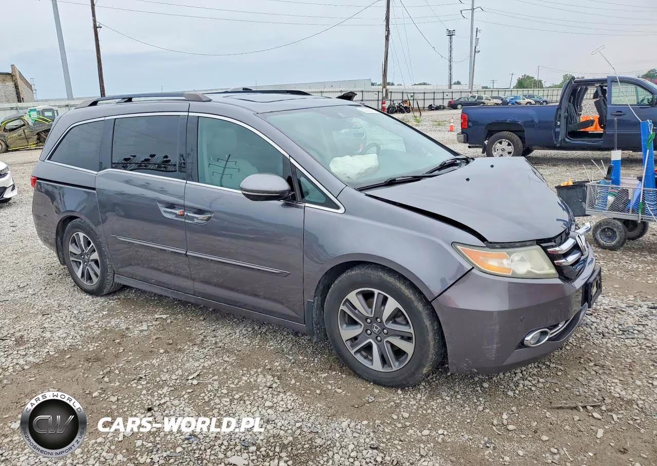 2015 Honda Odyssey Touring VIN:5FNRL5H97FB026961 - 4