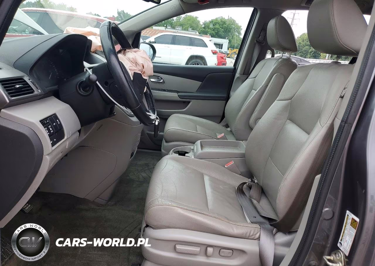2015 Honda Odyssey Touring VIN:5FNRL5H97FB026961 - 7