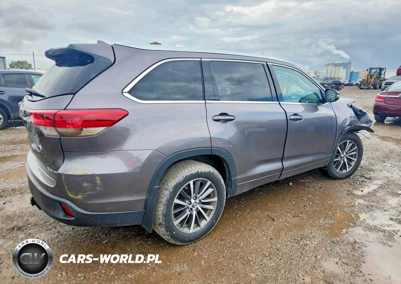 2018 Toyota Highlander Xle VIN:5TDJZRFH3JS531235 - 3