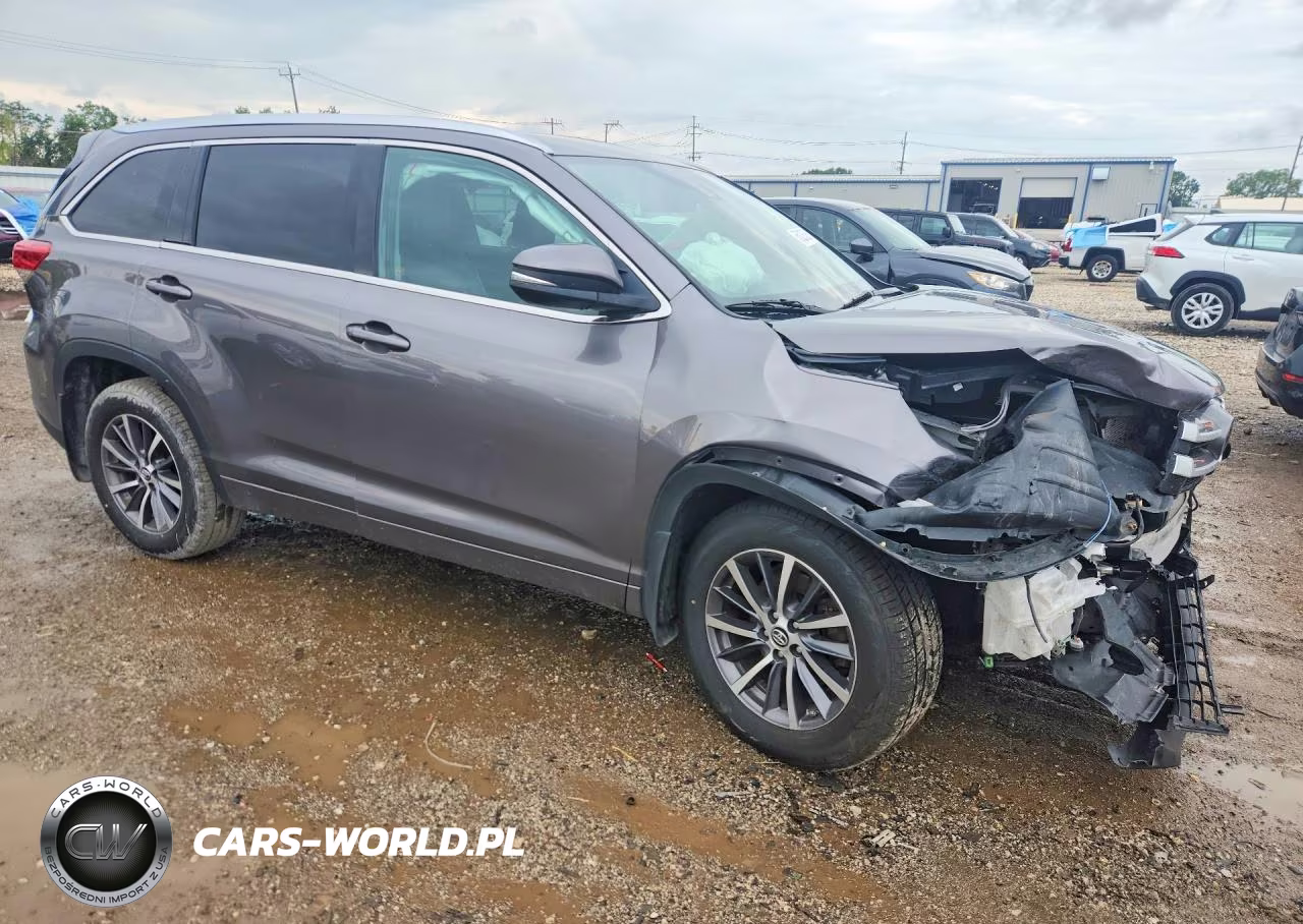 2018 Toyota Highlander Xle VIN:5TDJZRFH3JS531235 - 4