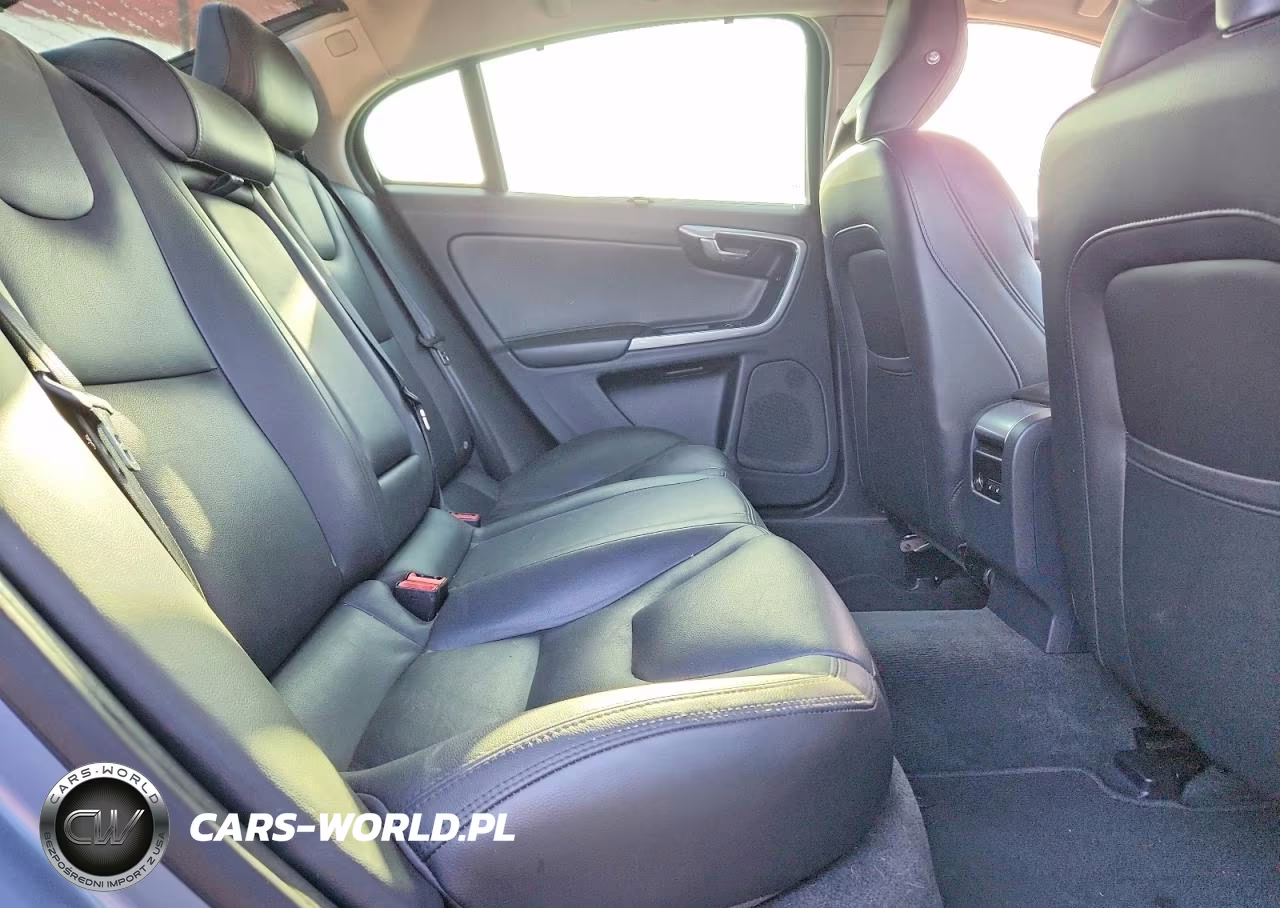 2018 Volvo S60 T5 VIN:LYV402HM1JB171655 - 10