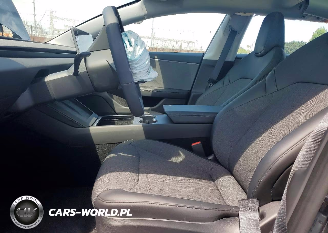 2025 Tesla Model 3 VIN:5YJ3E1EA9SF136685 - 7