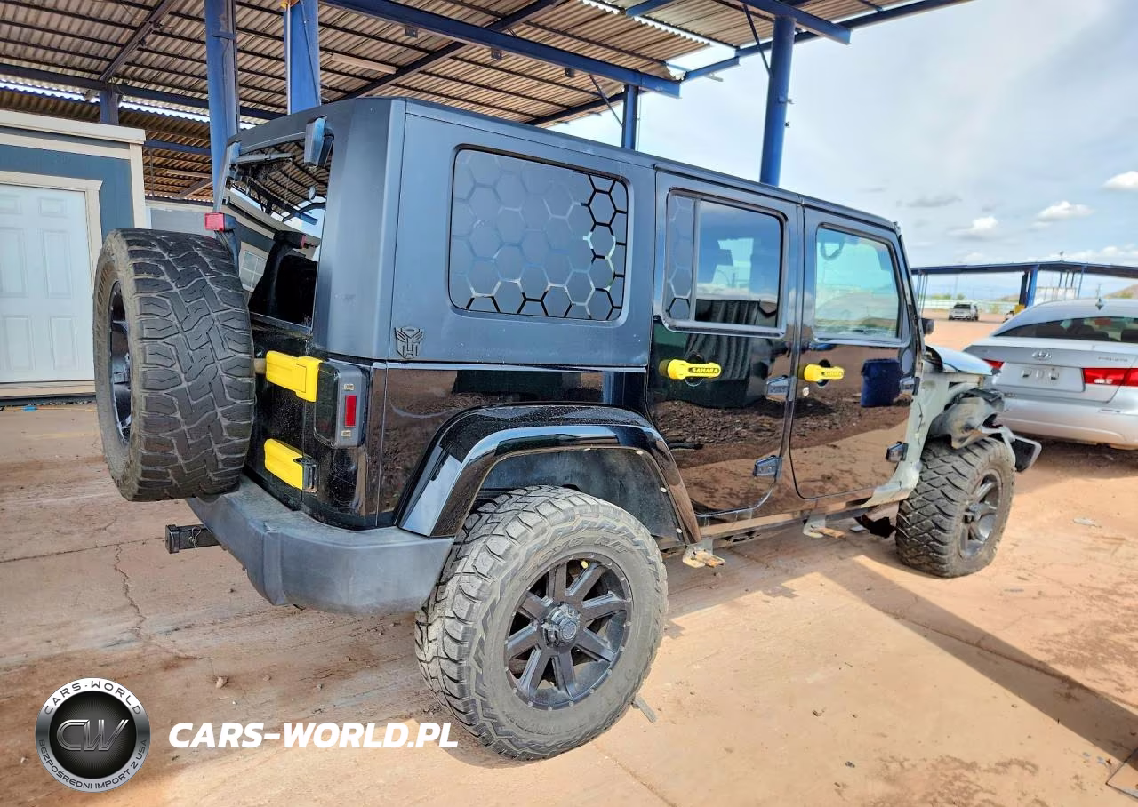 2008 Jeep Wrangler Unlimited Sahara VIN:1J4GA591X8L540612 - 3