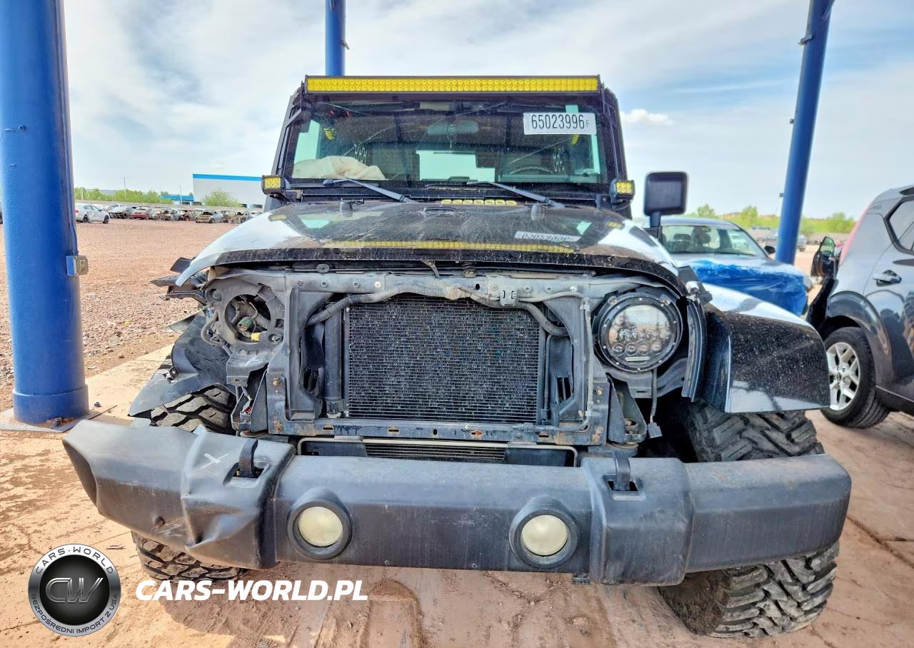 2008 Jeep Wrangler Unlimited Sahara VIN:1J4GA591X8L540612 - 5